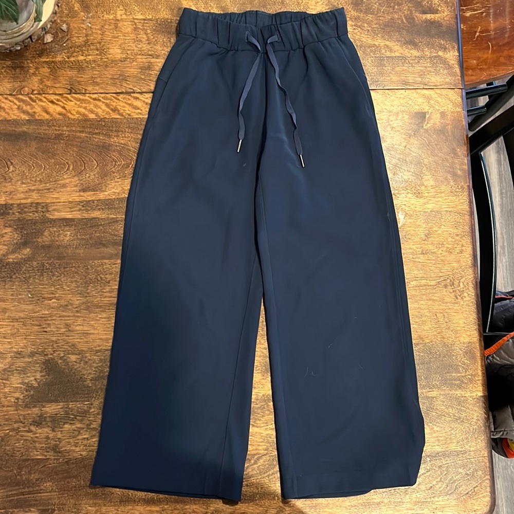 Lululemon On the Fly Wide- Leg 7/8 Pants